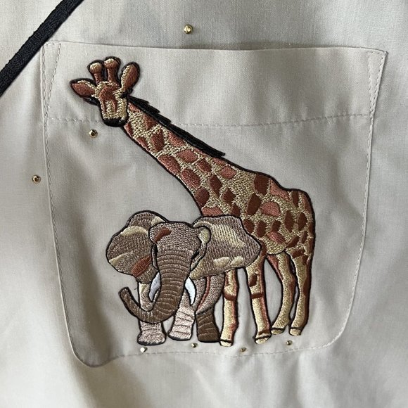 Las Olas Khaki Button Down and Matching SS Tee - Elephants, Giraffes, Zebra EUC - Picture 6 of 10